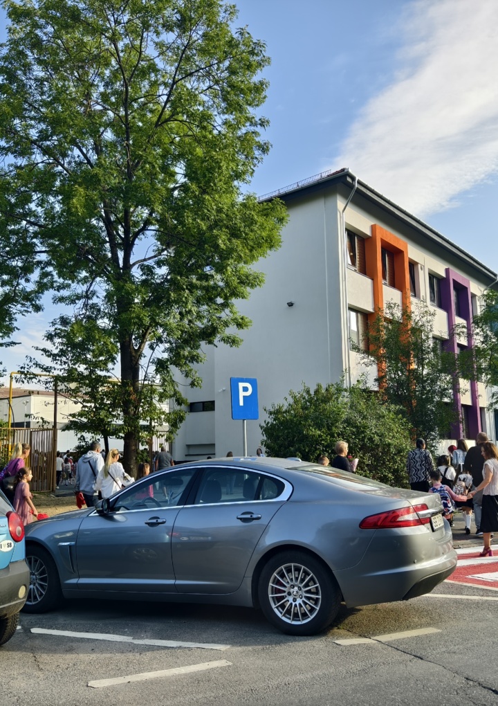 Început de an școlar cu emoții și trafic aglomerat în Sibiu și în toată țara